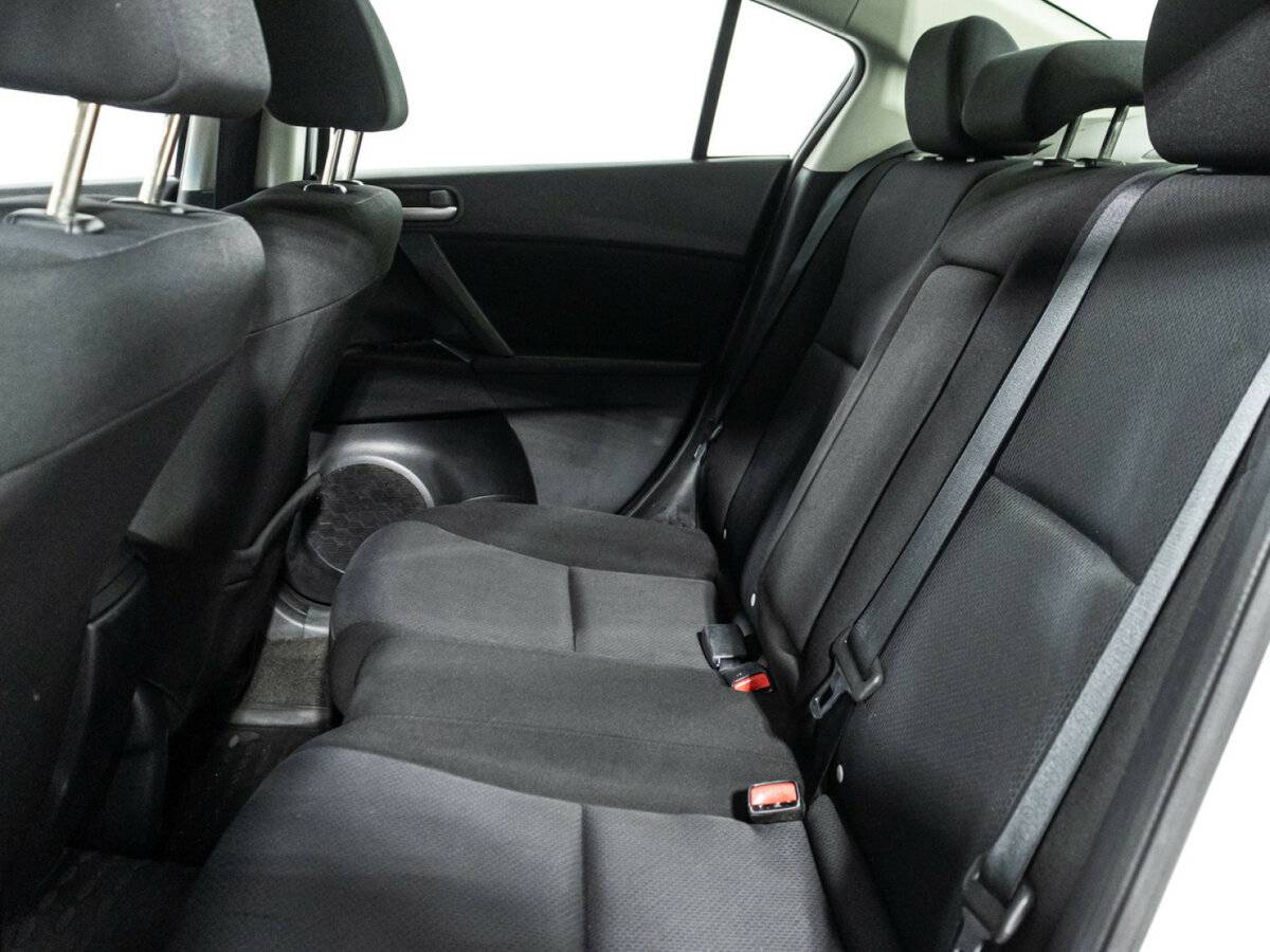 Mazda 3 с пробегом — 2010 год. Фото: #9