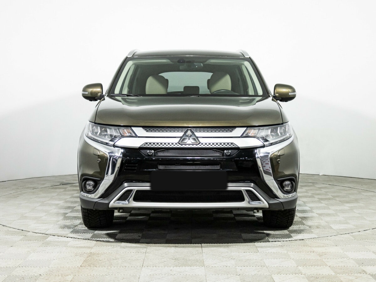 Mitsubishi Outlander с пробегом — 2020 год. Фото: #1
