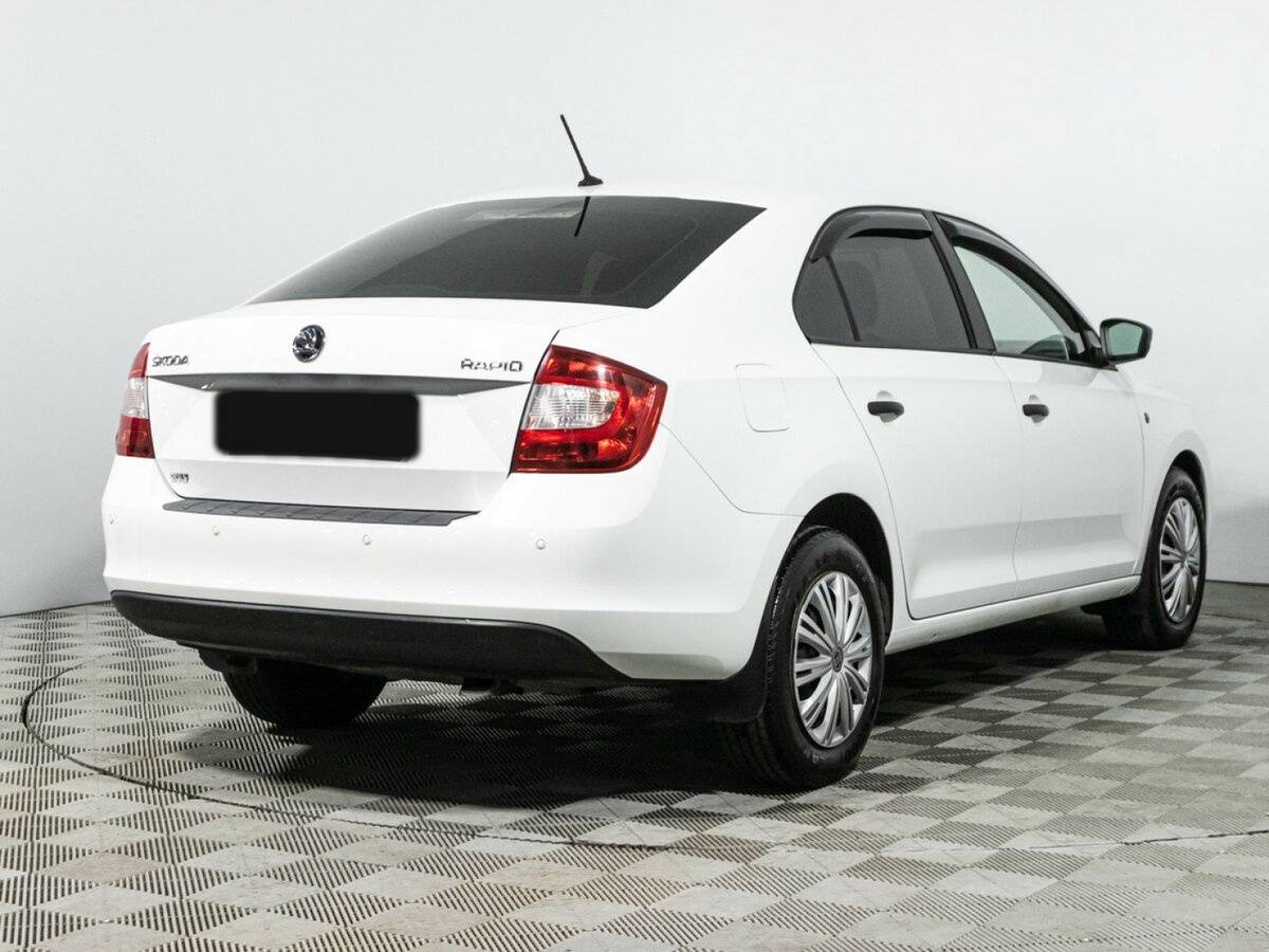 Skoda Rapid с пробегом — 2015 год. Фото: #4