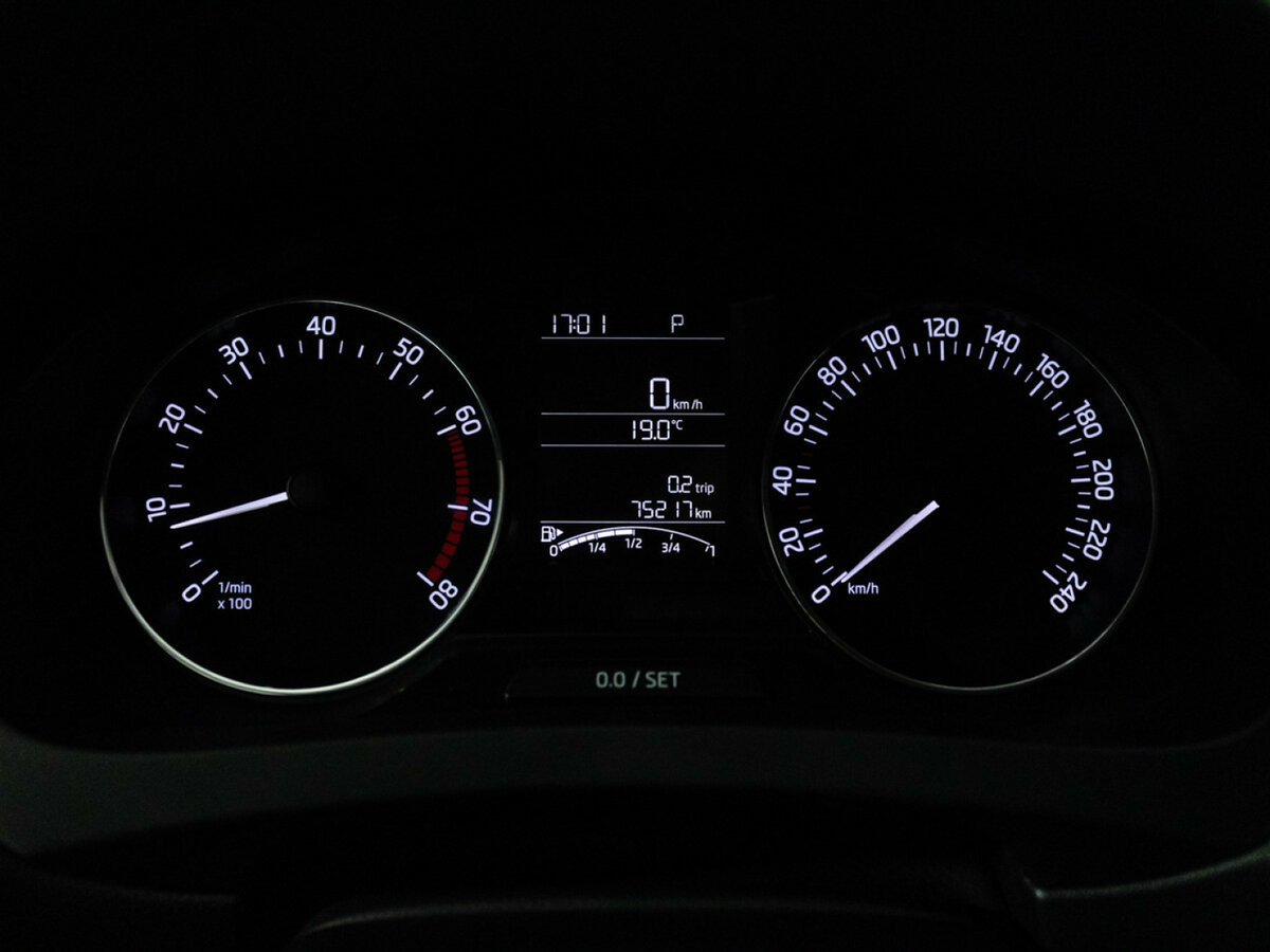 Skoda Rapid с пробегом — 2015 год. Фото: #11