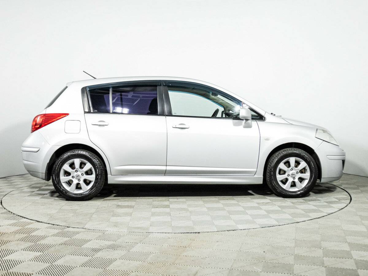 Nissan Tiida с пробегом — 2010 год. Фото: #3
