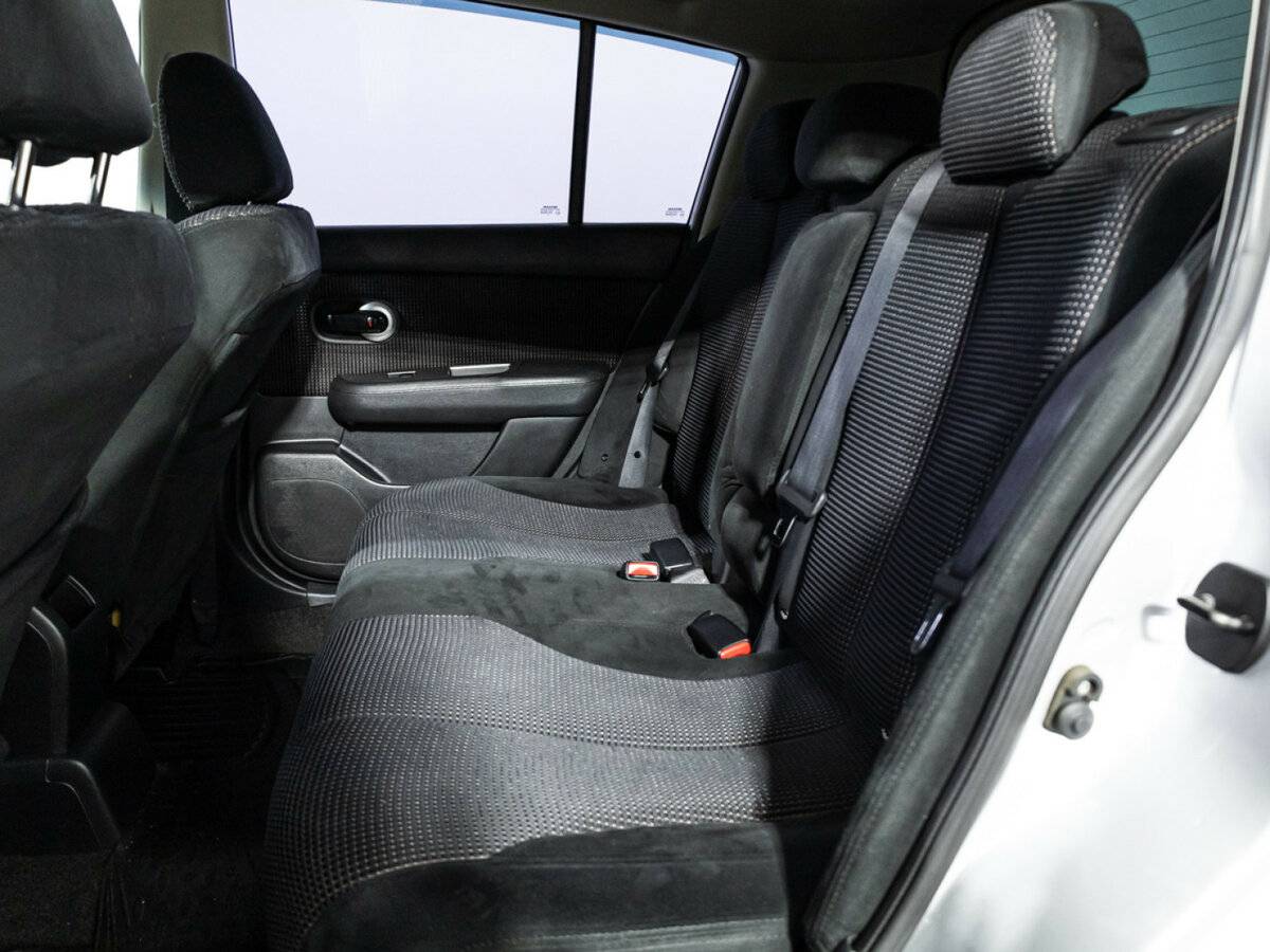 Nissan Tiida с пробегом — 2010 год. Фото: #9