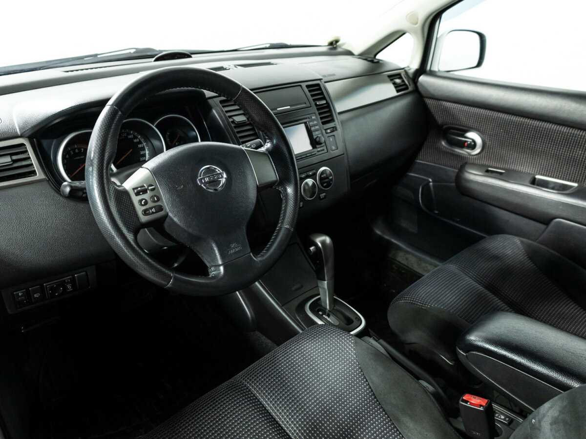 Nissan Tiida с пробегом — 2010 год. Фото: #10