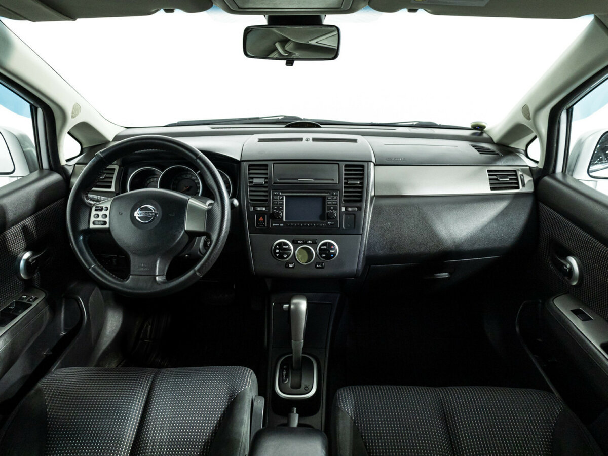 Nissan Tiida с пробегом — 2010 год. Фото: #12