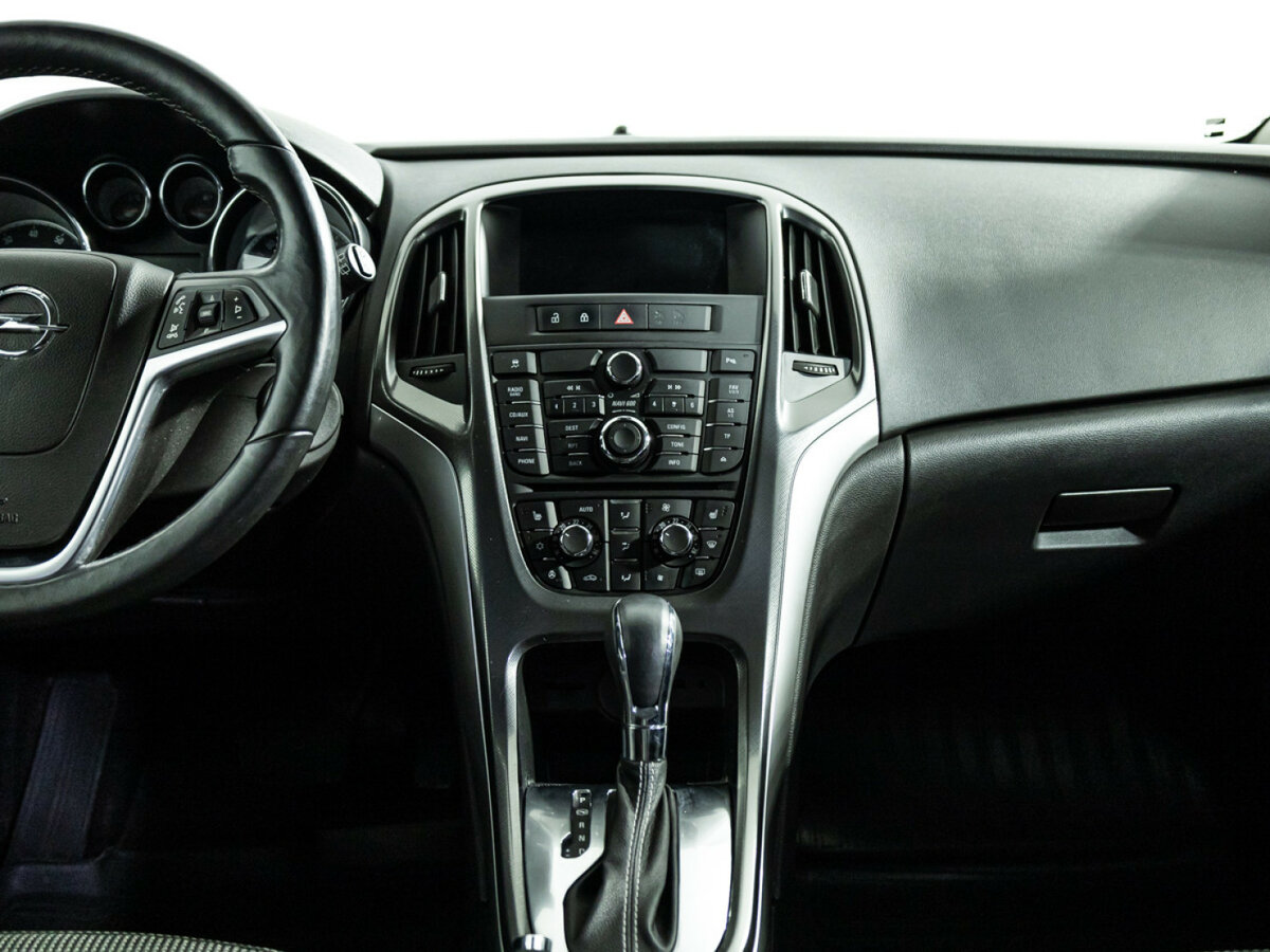 Opel Astra с пробегом — 2012 год. Фото: #13