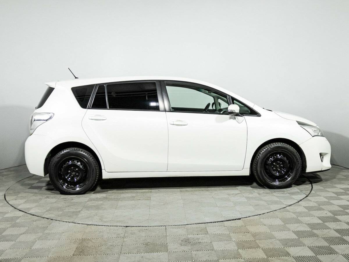 Toyota Verso с пробегом — 2013 год. Фото: #3