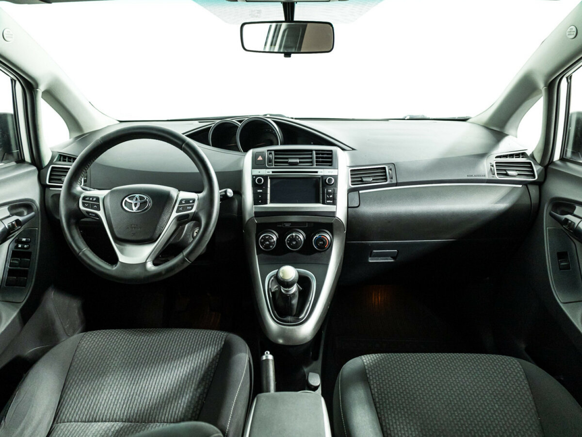 Toyota Verso с пробегом — 2013 год. Фото: #12