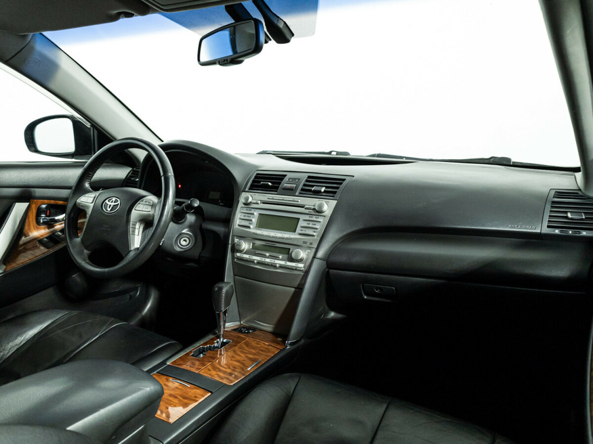 Toyota Camry с пробегом — 2010 год. Фото: #6