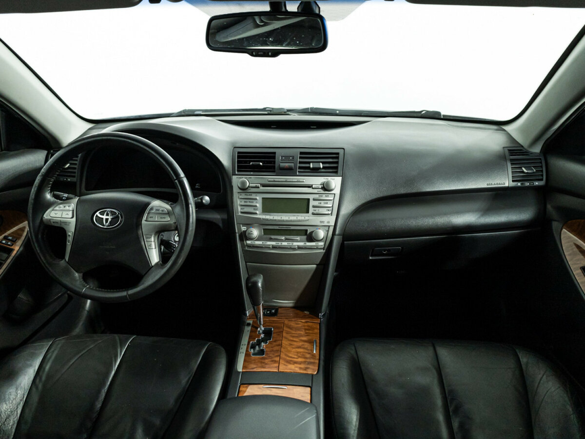 Toyota Camry с пробегом — 2010 год. Фото: #10