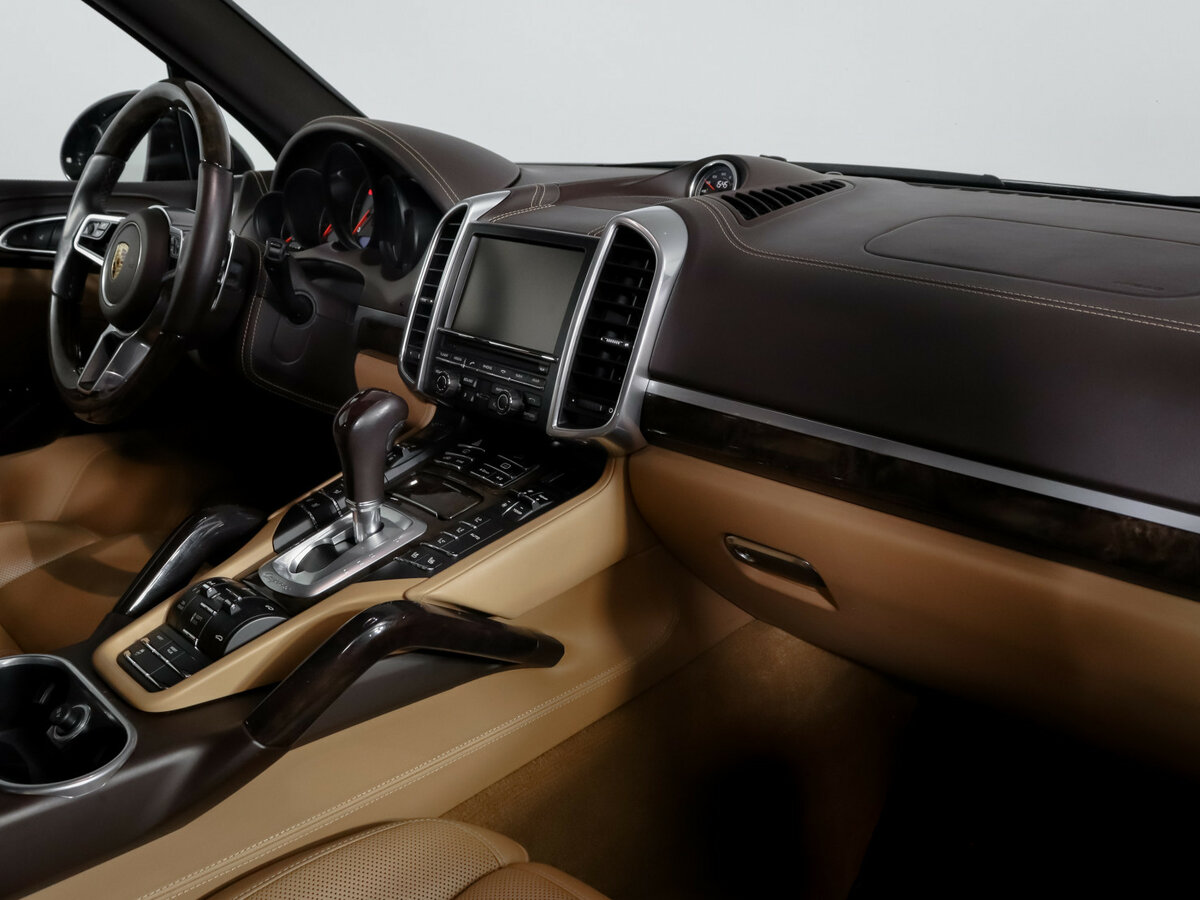 Porsche Cayenne с пробегом — 2015 год. Фото: #8