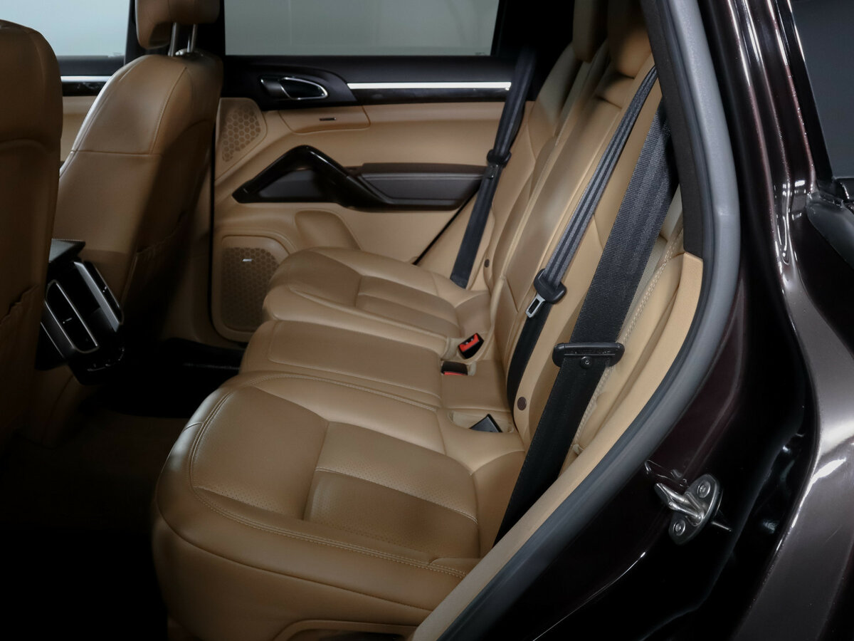 Porsche Cayenne с пробегом — 2015 год. Фото: #9