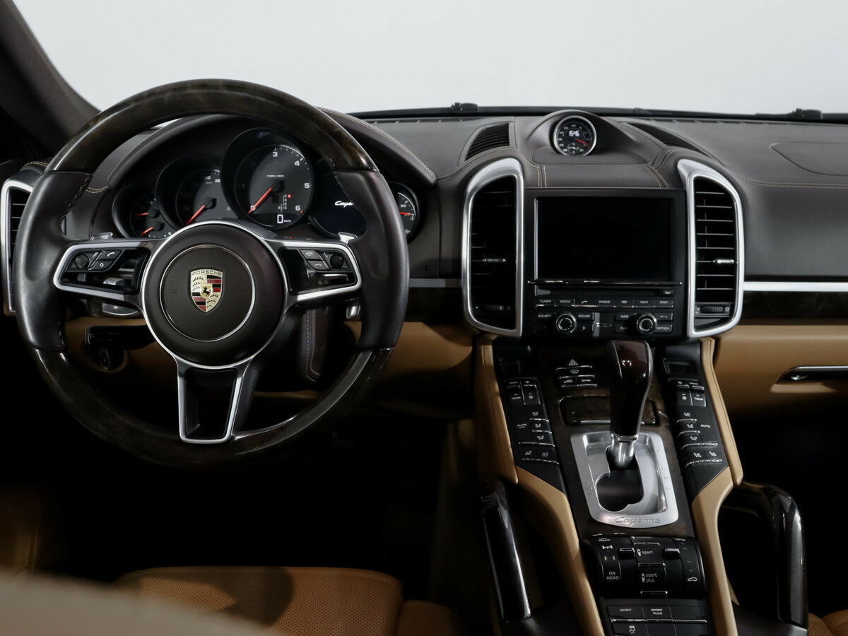 Porsche Cayenne с пробегом — 2015 год. Фото: #11