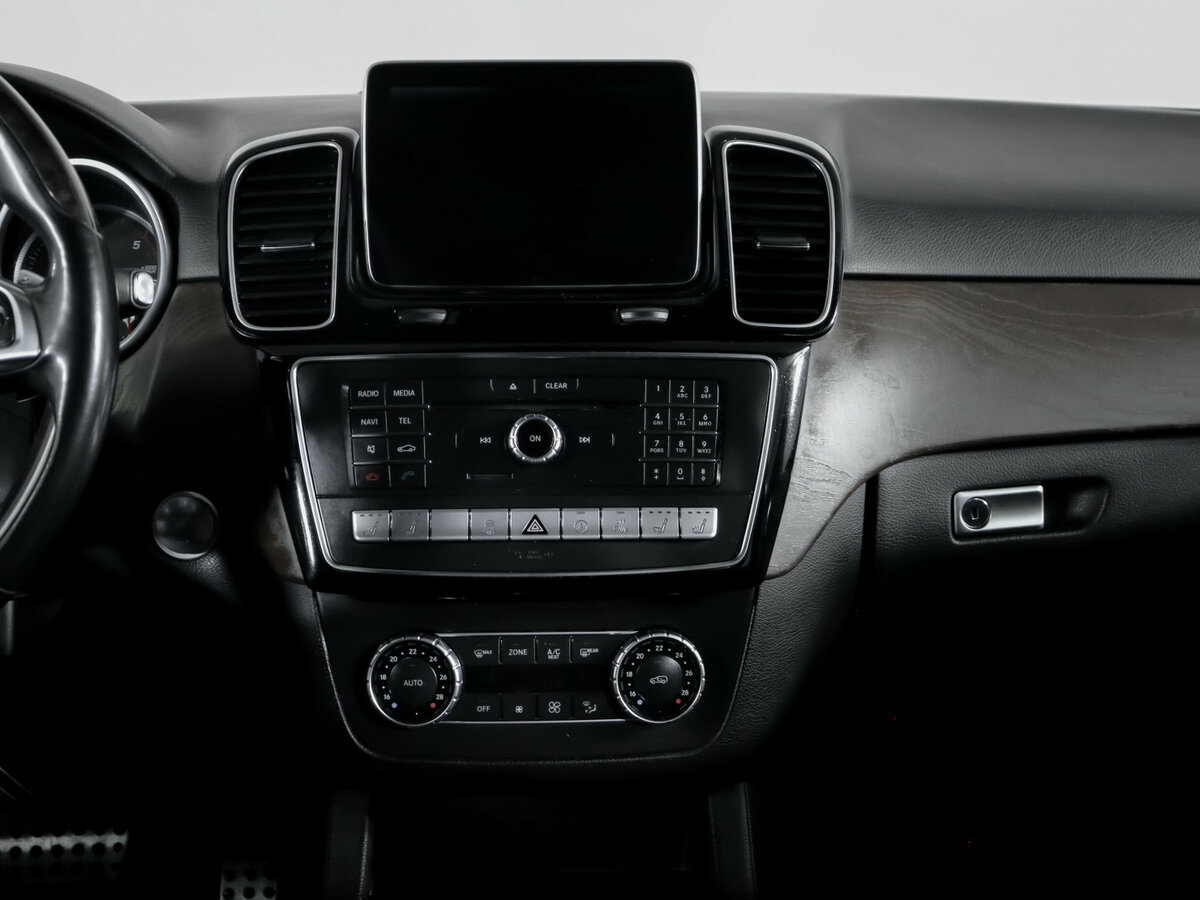 Mercedes-Benz GLE с пробегом — 2015 год. Фото: #12