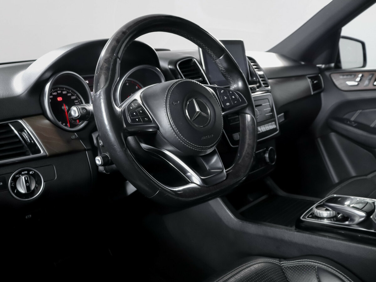 Mercedes-Benz GLE с пробегом — 2015 год. Фото: #13