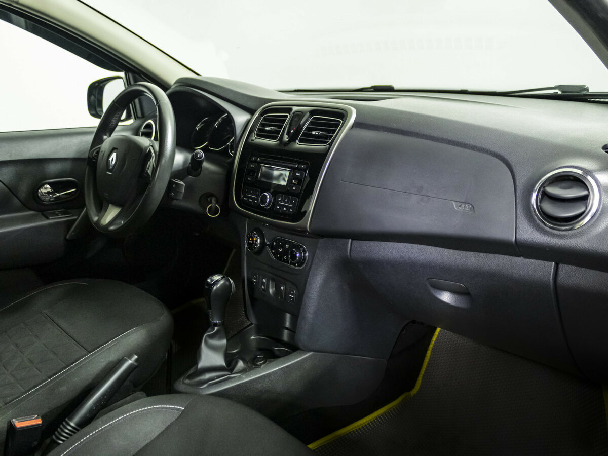 Renault Sandero с пробегом — 2015 год. Фото: #6