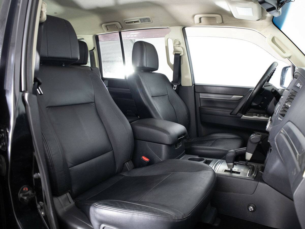 Mitsubishi Pajero с пробегом — 2013 год. Фото: #9