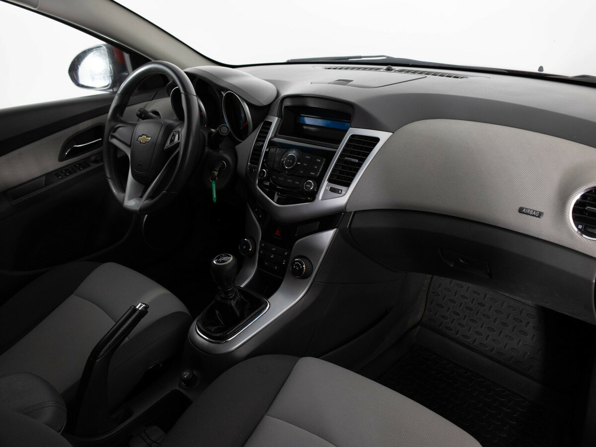 Chevrolet Cruze с пробегом — 2010 год. Фото: #13