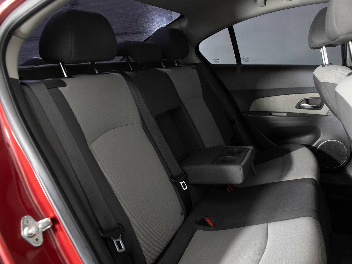 Chevrolet Cruze с пробегом — 2010 год. Фото: #16