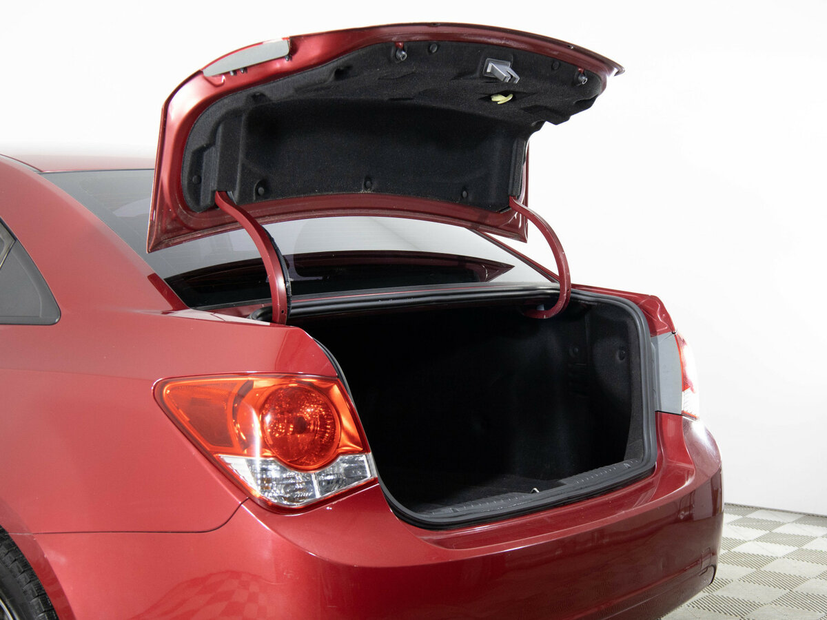 Chevrolet Cruze с пробегом — 2010 год. Фото: #17