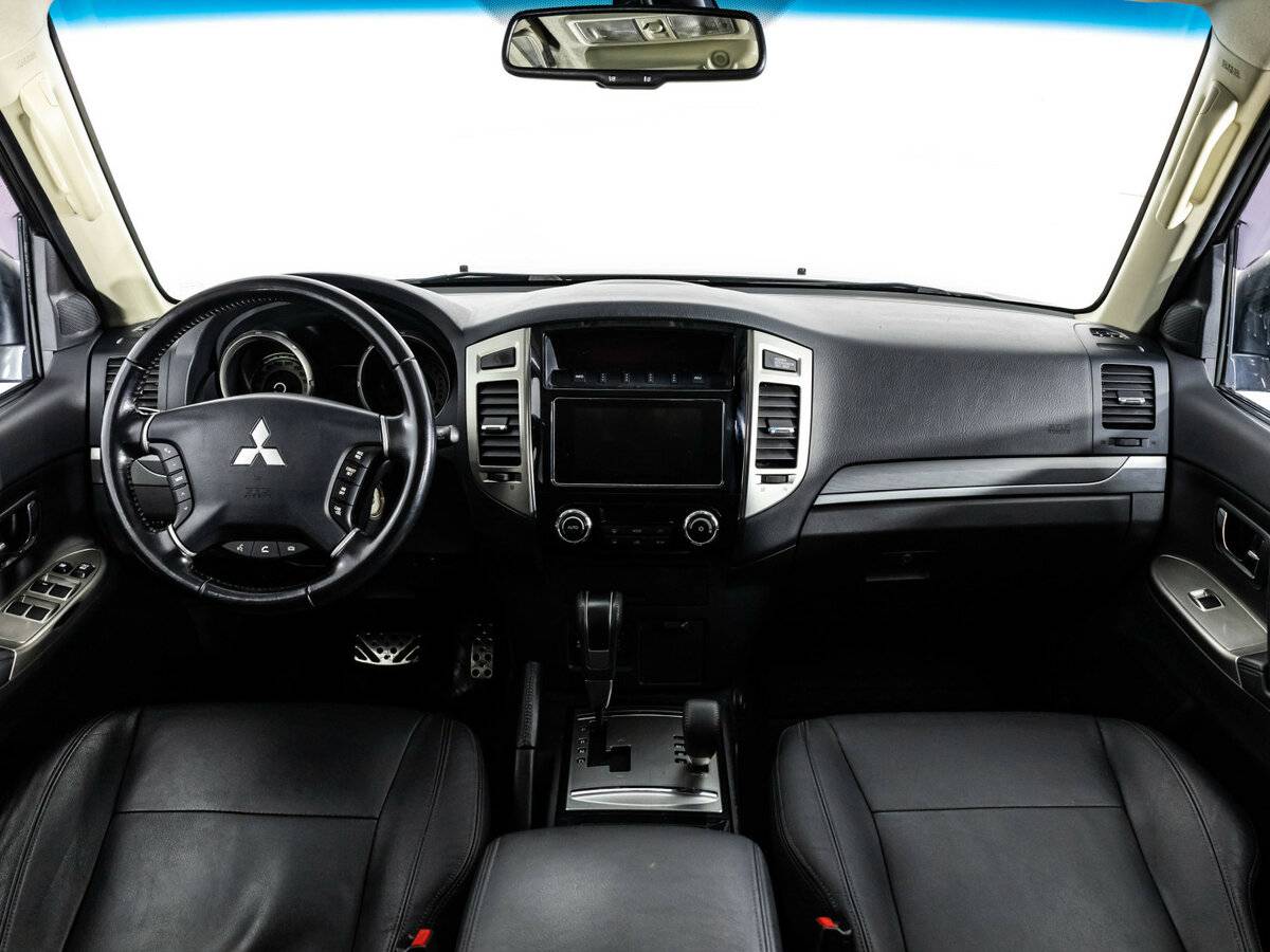Mitsubishi Pajero с пробегом — 2017 год. Фото: #10