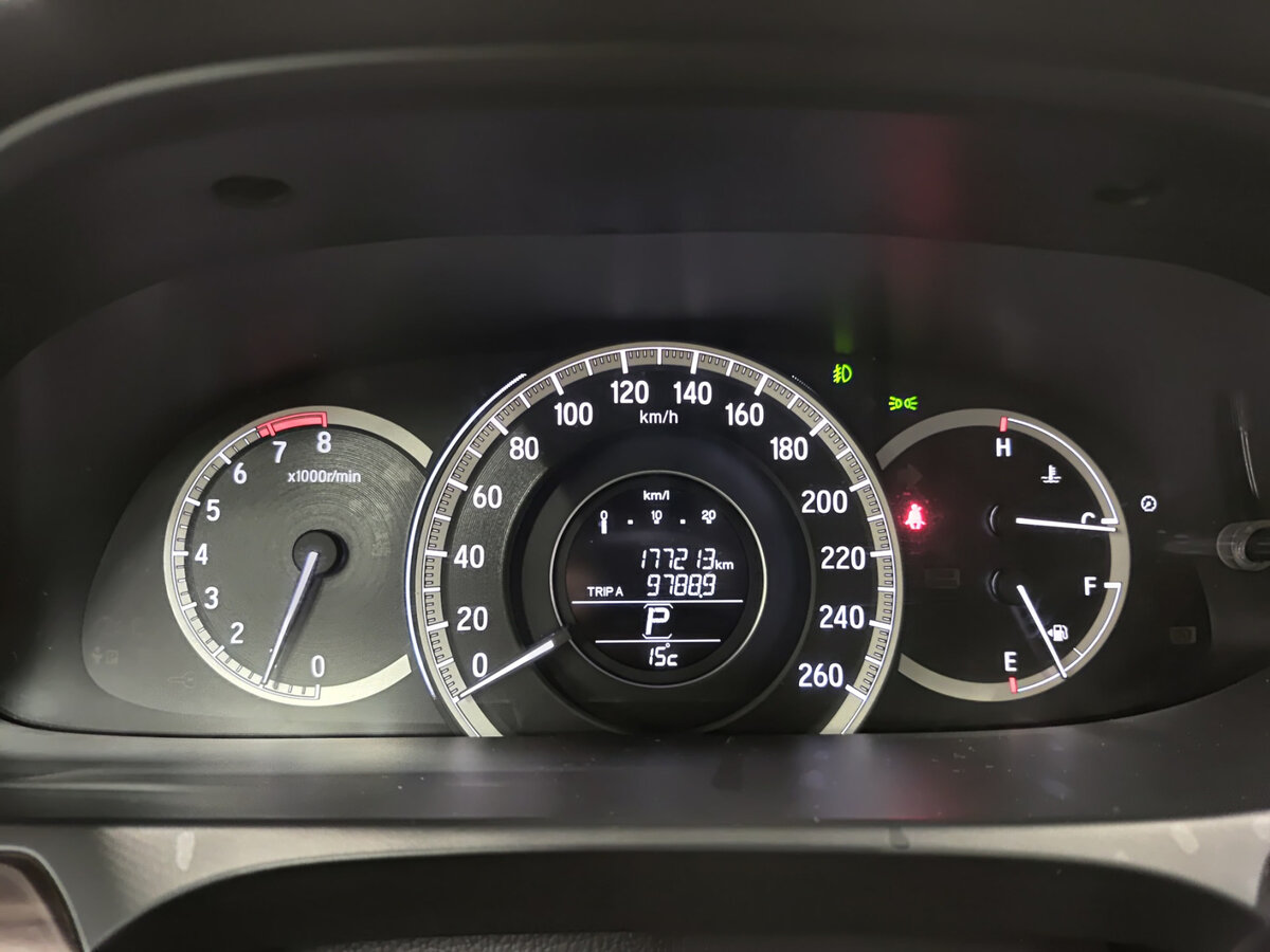 Honda Accord с пробегом — 2016 год. Фото: #12