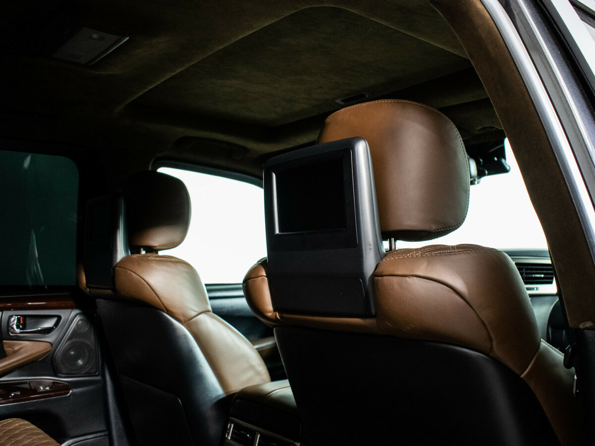 Lexus LX с пробегом — 2012 год. Фото: #9