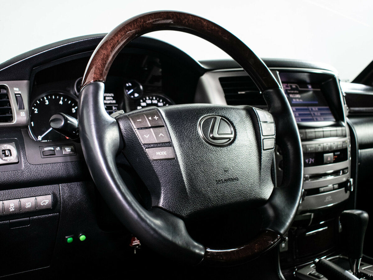 Lexus LX с пробегом — 2012 год. Фото: #14