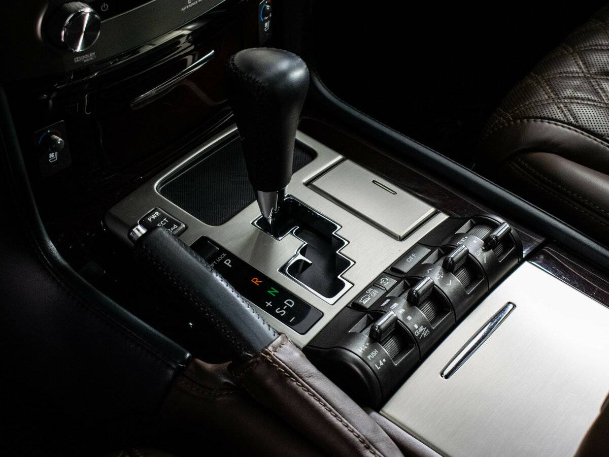 Lexus LX с пробегом — 2012 год. Фото: #17