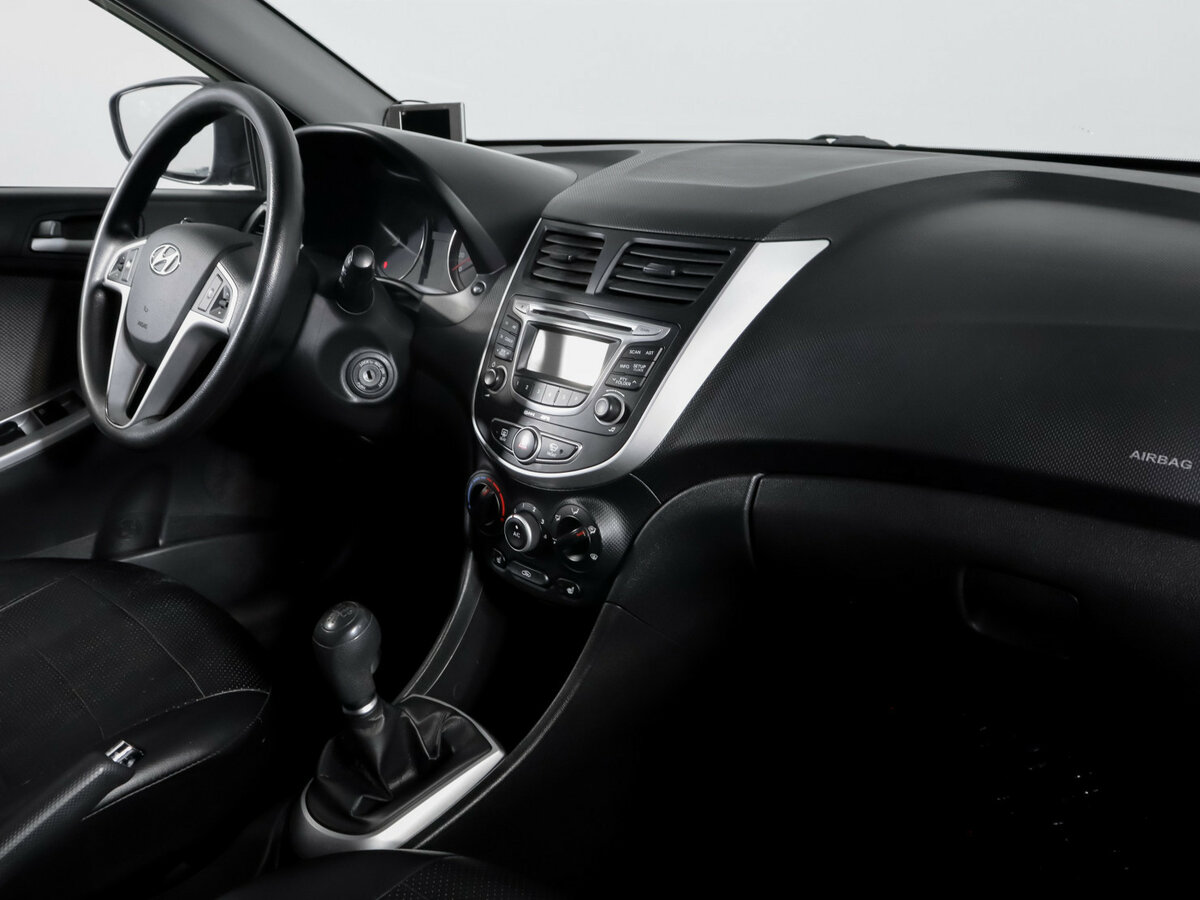 Hyundai Solaris с пробегом — 2013 год. Фото: #6