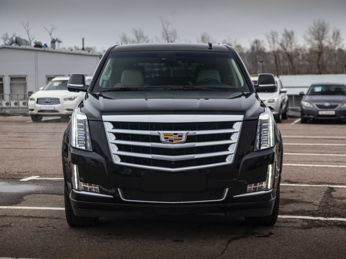 Cadillac Escalade с пробегом — 2018 год. Фото: #1