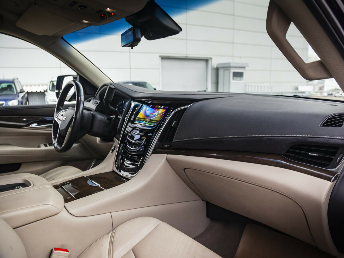 Cadillac Escalade с пробегом — 2018 год. Фото: #8