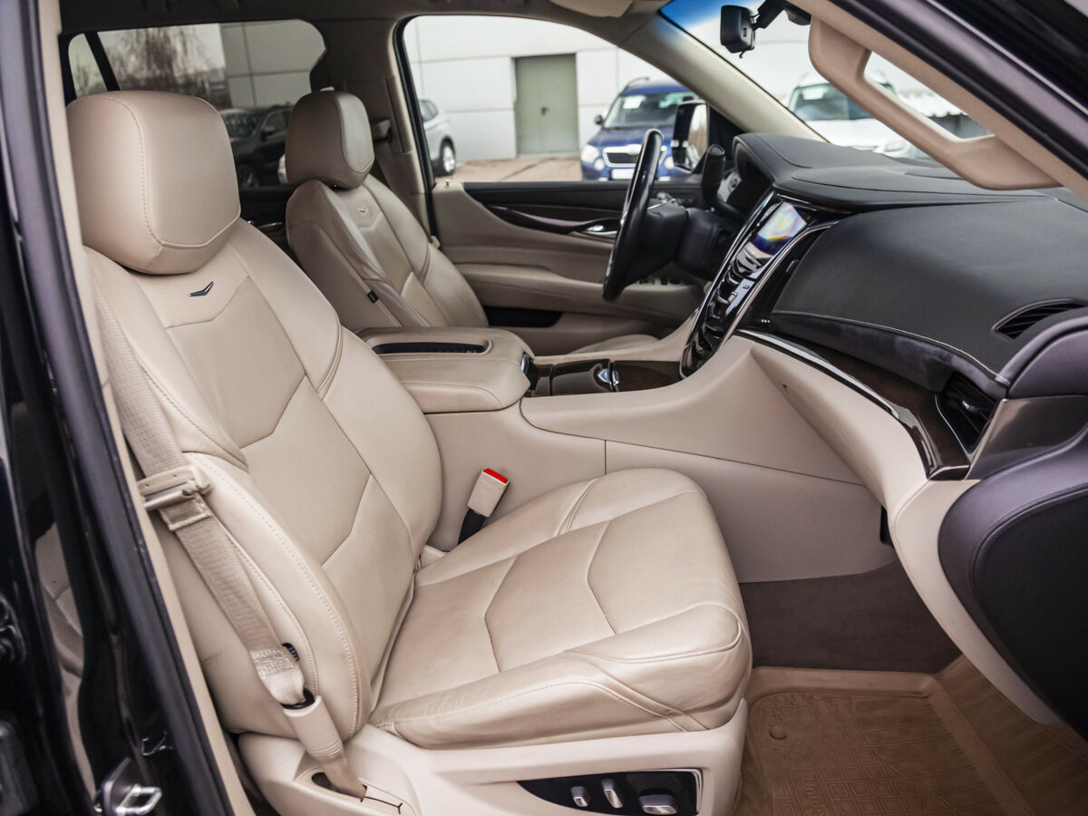 Cadillac Escalade с пробегом — 2018 год. Фото: #9