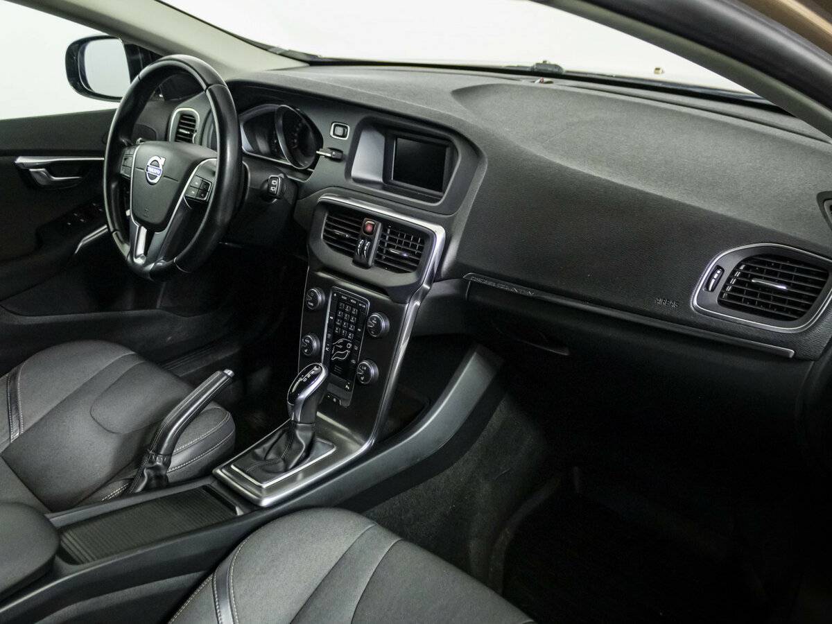 Volvo V40 Cross Country с пробегом — 2014 год. Фото: #6