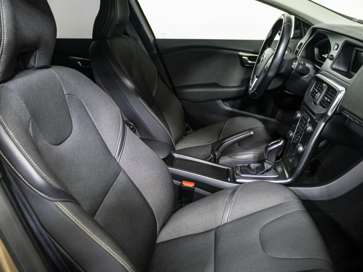 Volvo V40 Cross Country с пробегом — 2014 год. Фото: #7