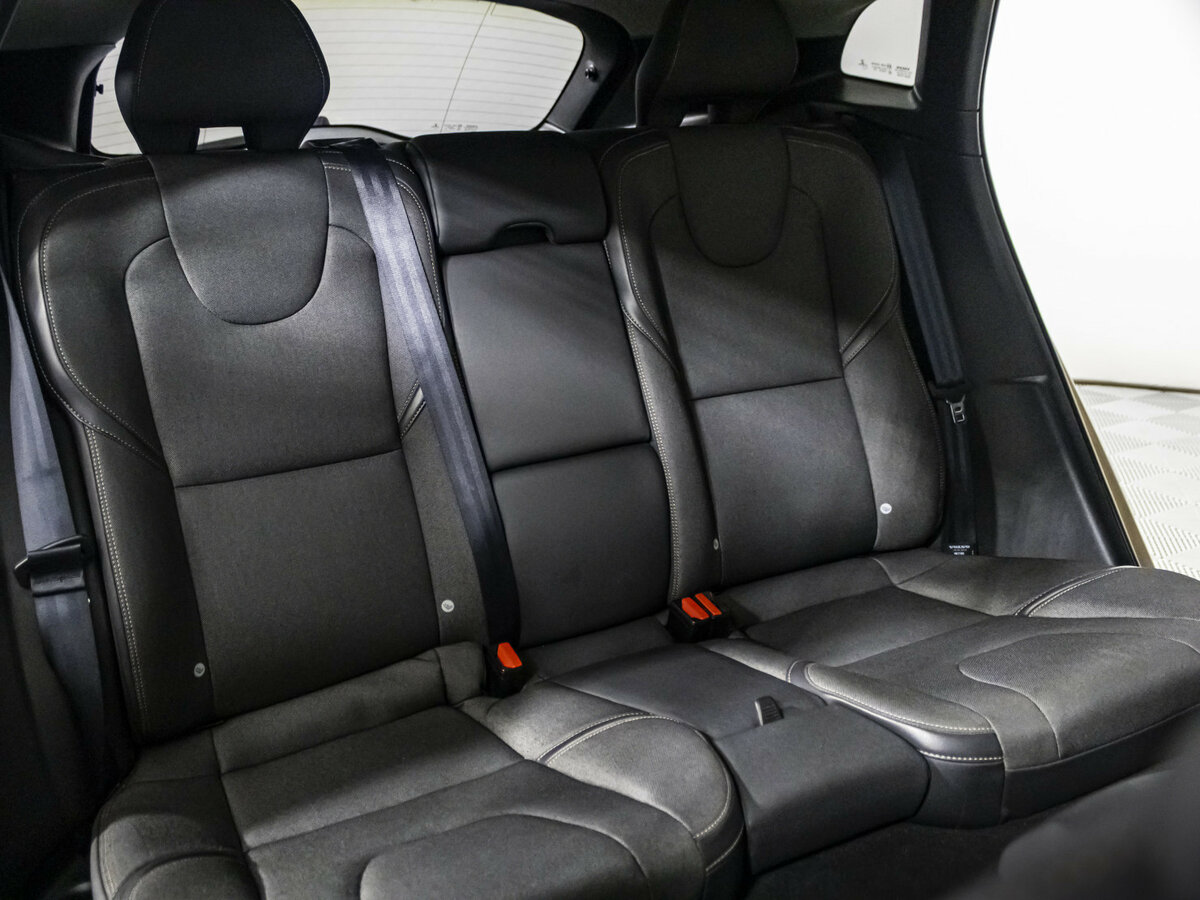 Volvo V40 Cross Country с пробегом — 2014 год. Фото: #8