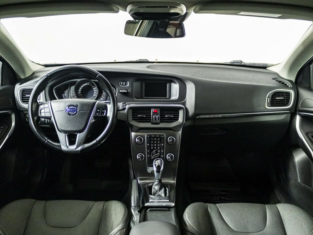 Volvo V40 Cross Country с пробегом — 2014 год. Фото: #12