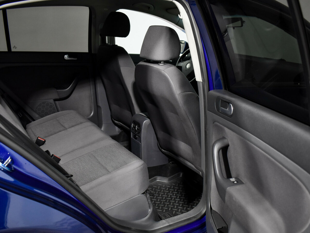 Volkswagen Golf Plus с пробегом — 2008 год. Фото: #11