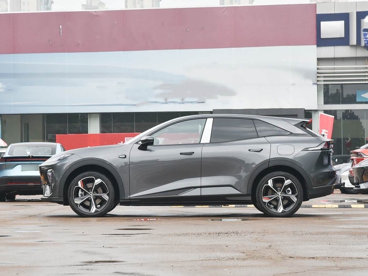 Changan Deepal S07 (S7) с пробегом — 2025 год. Фото: #1