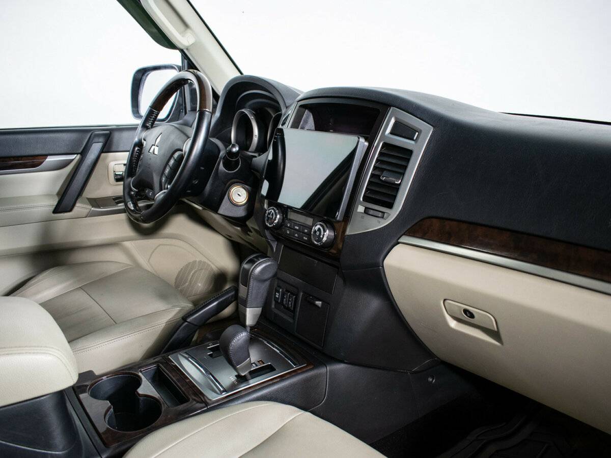 Mitsubishi Pajero с пробегом — 2020 год. Фото: #8