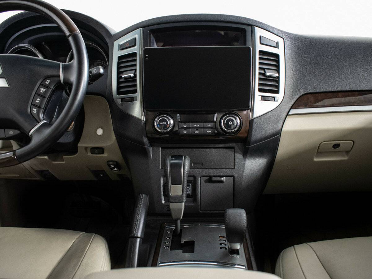 Mitsubishi Pajero с пробегом — 2020 год. Фото: #11