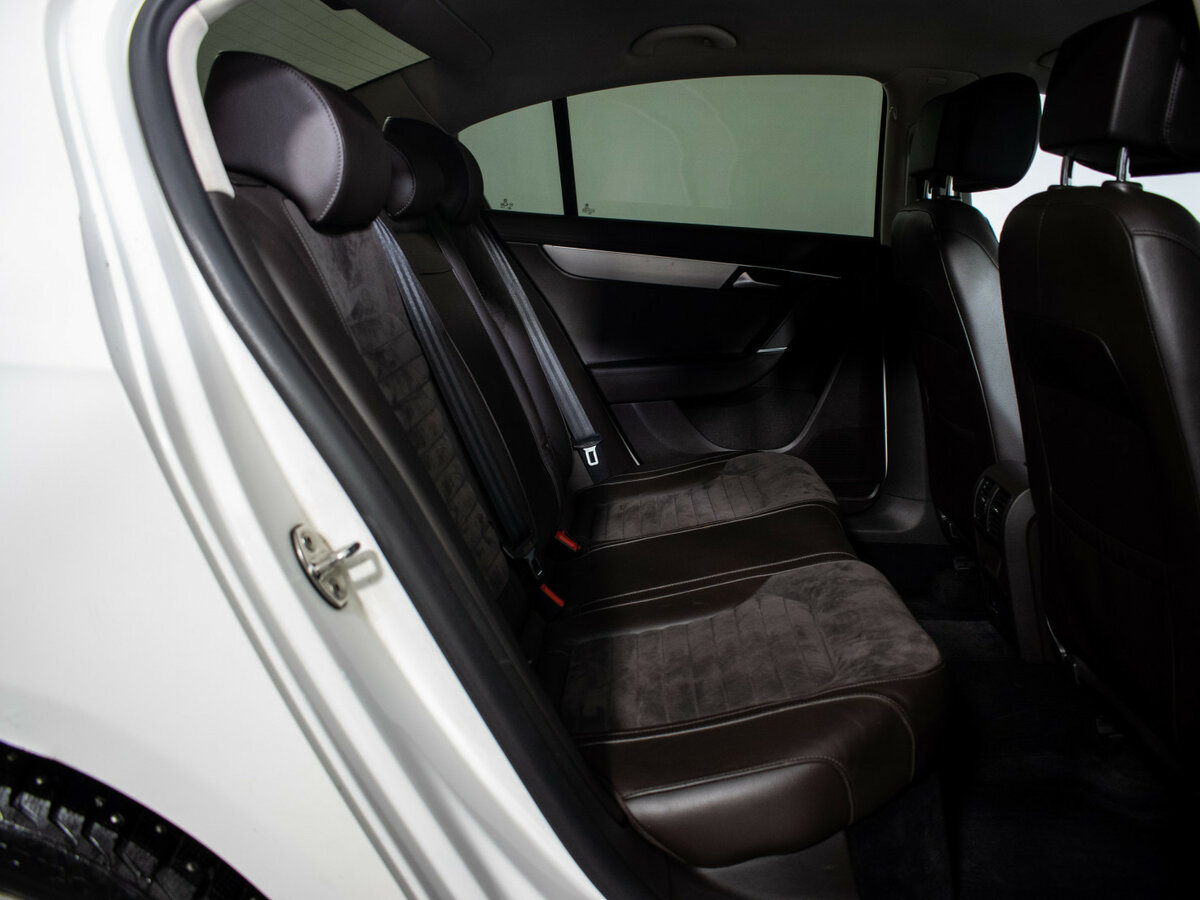 Volkswagen Passat с пробегом — 2011 год. Фото: #8