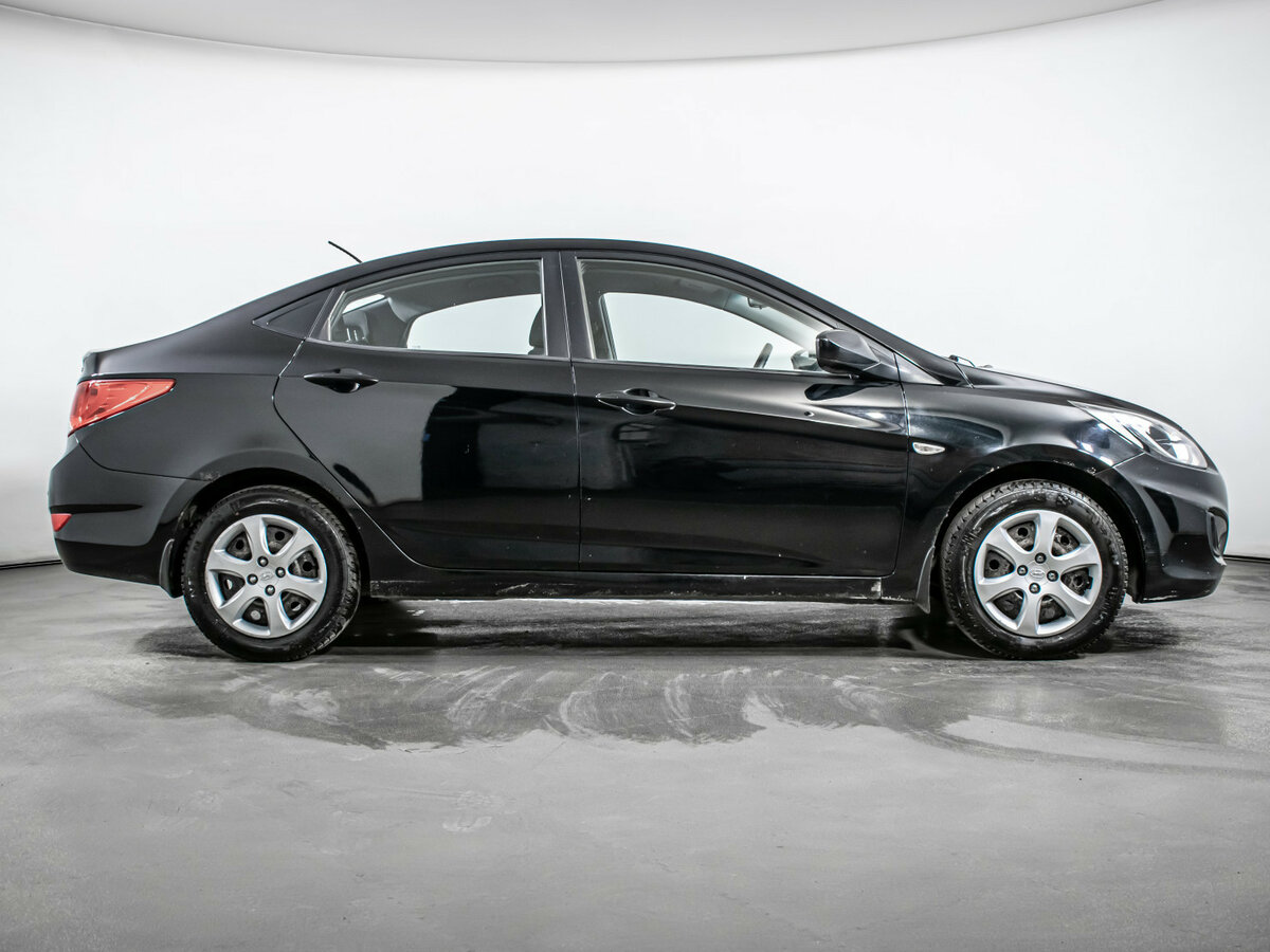 Hyundai Solaris с пробегом — 2011 год. Фото: #3