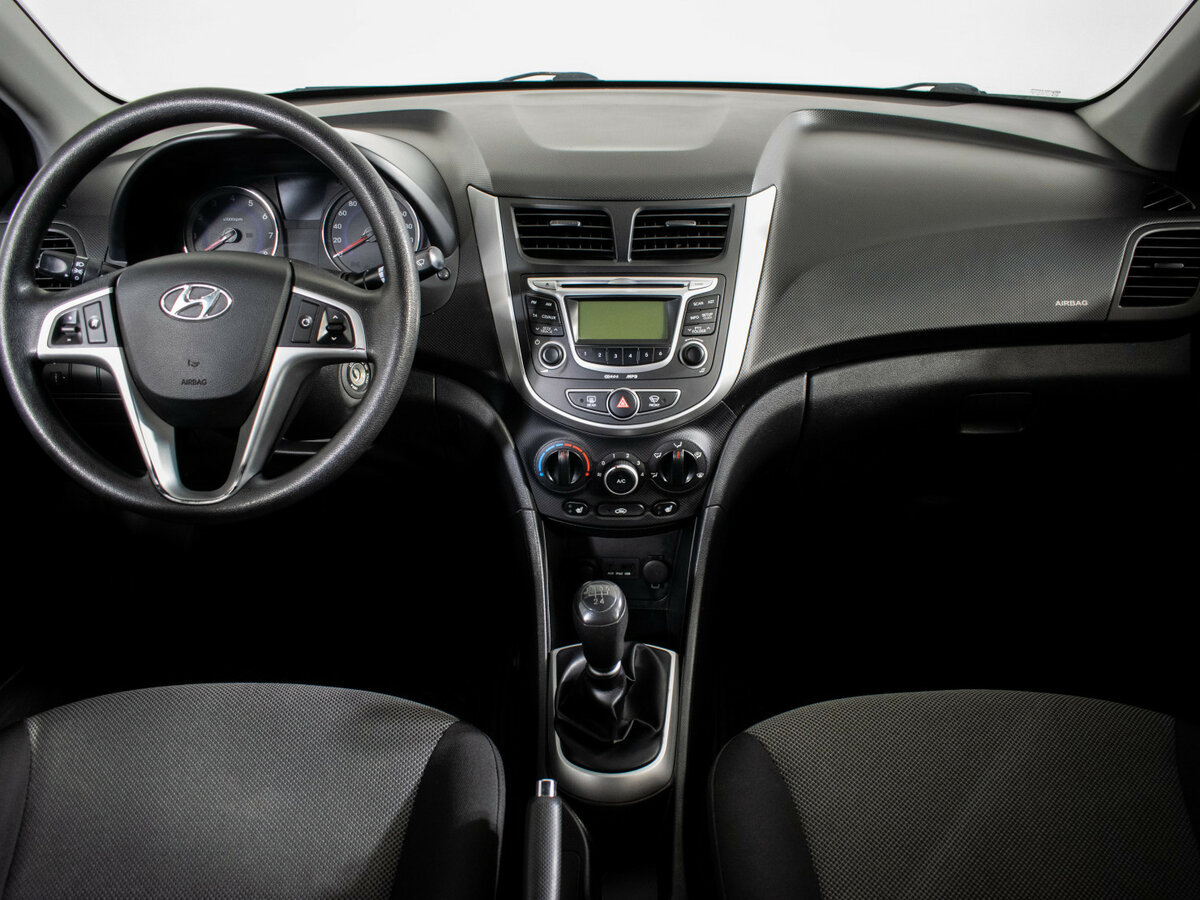 Hyundai Solaris с пробегом — 2011 год. Фото: #10