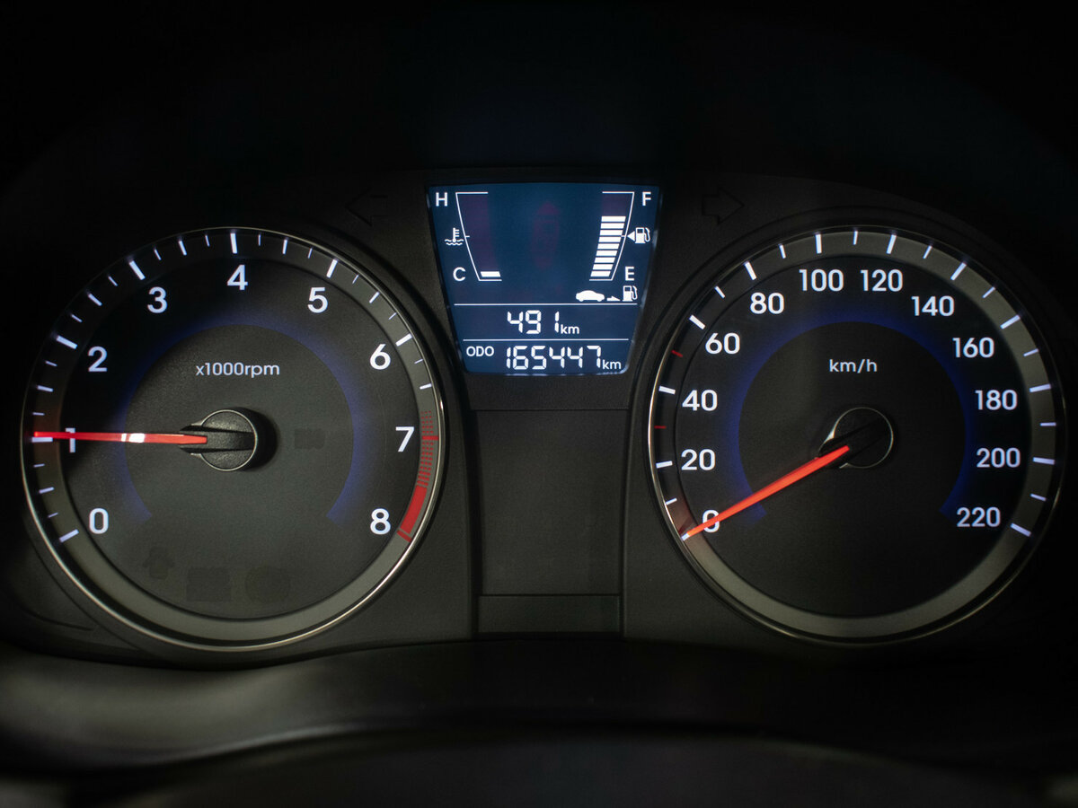 Hyundai Solaris с пробегом — 2011 год. Фото: #11