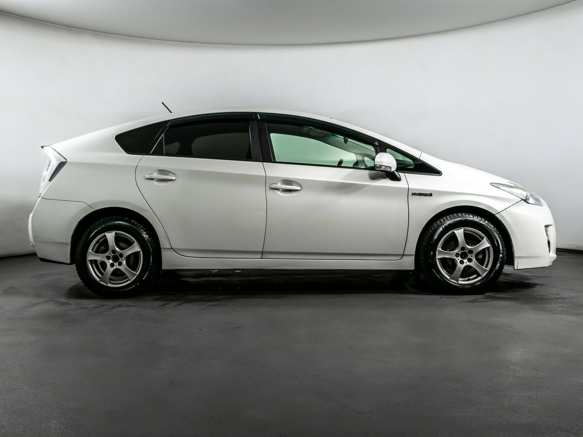 Toyota Prius с пробегом — 2009 год. Фото: #3