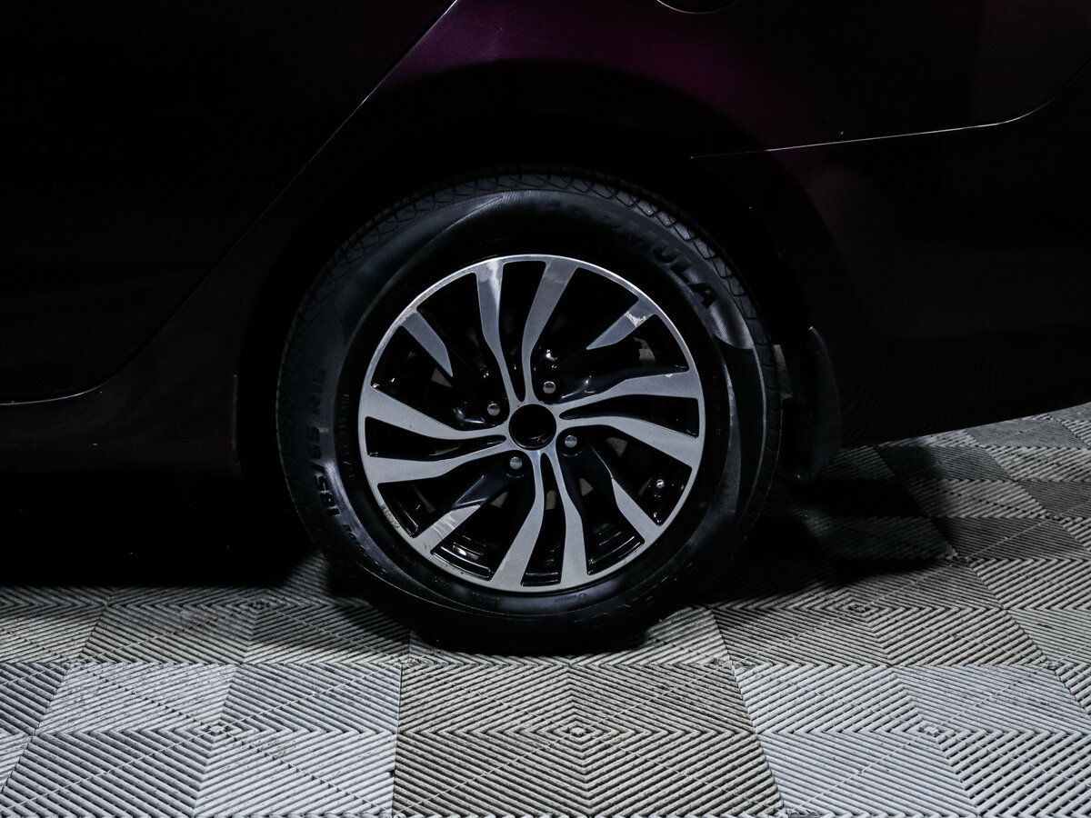 Hyundai Solaris с пробегом — 2013 год. Фото: #12