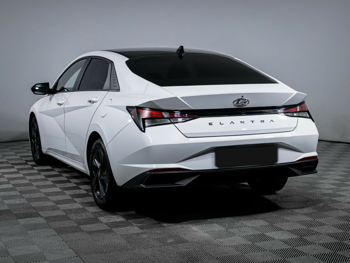 Hyundai Elantra с пробегом — 2023 год. Фото: #6