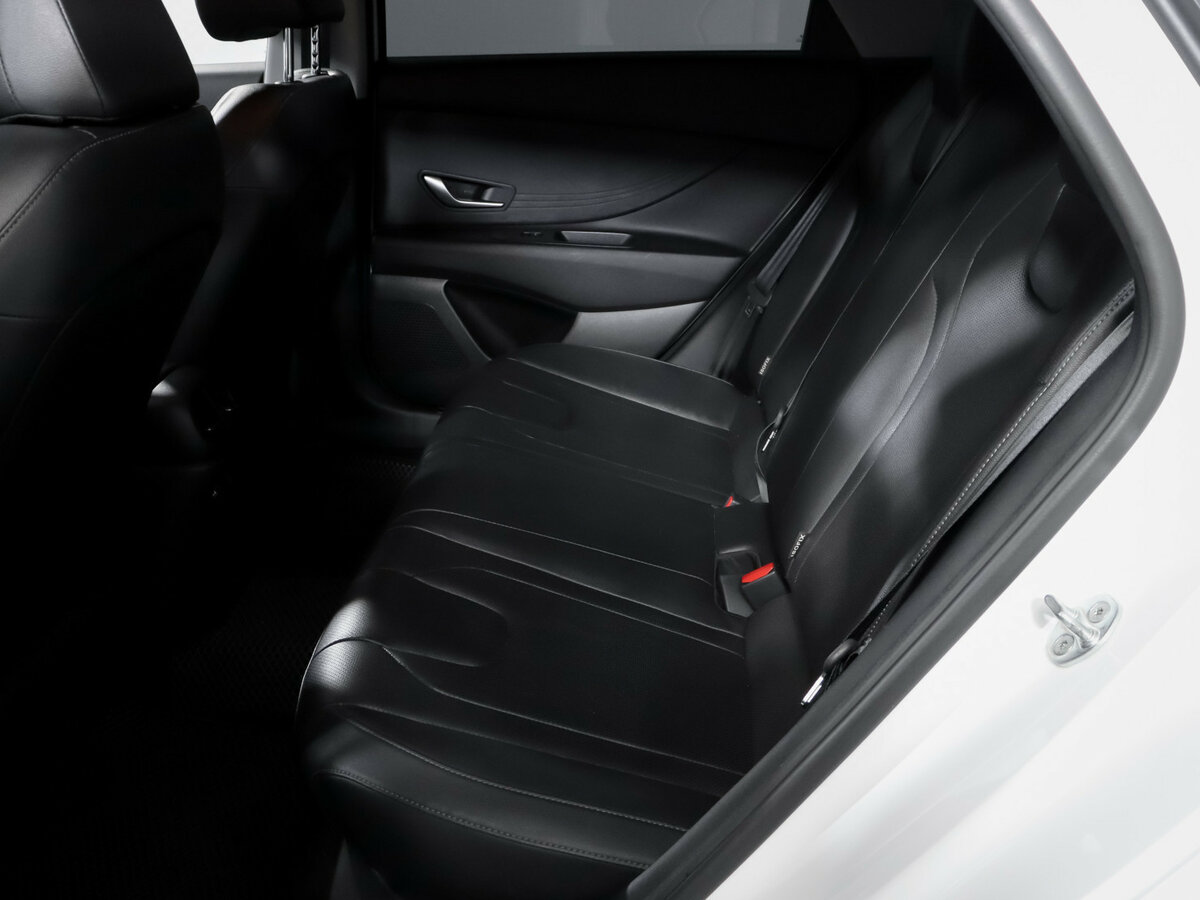 Hyundai Elantra с пробегом — 2023 год. Фото: #9