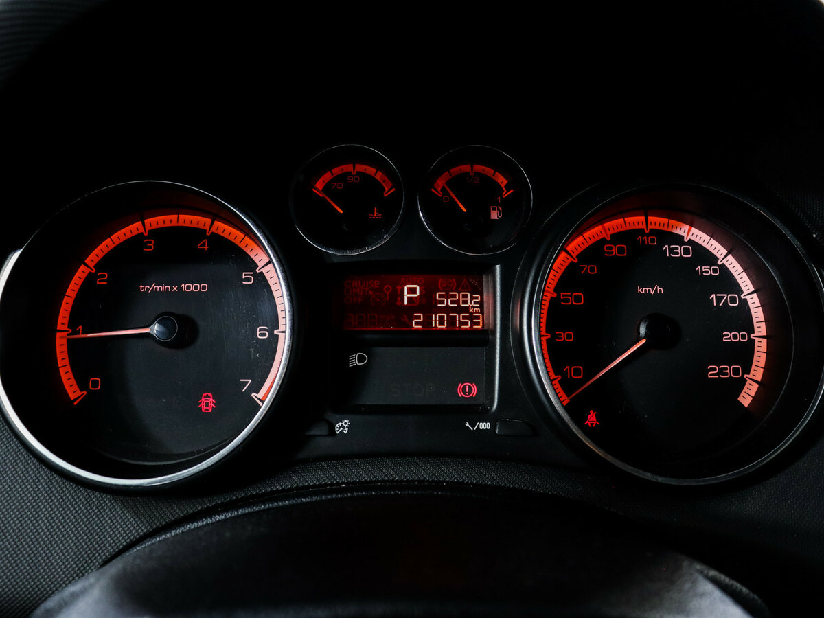 Peugeot 408 с пробегом — 2012 год. Фото: #9