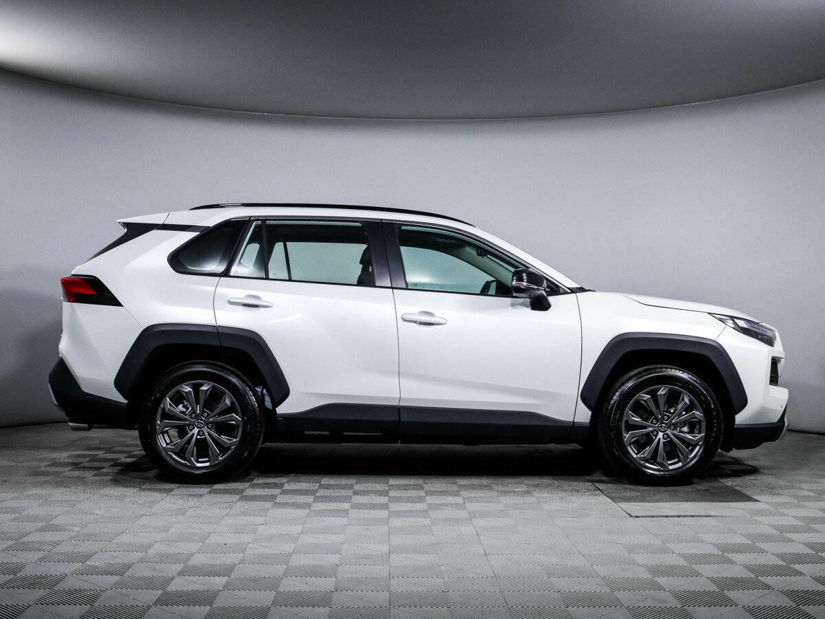 Toyota RAV4 с пробегом — 2025 год. Фото: #3